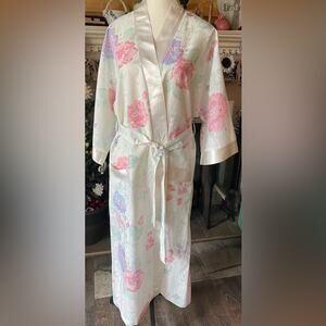 Vintage Vandemere Union Made Floral Satiny Robe with satiny trim and belt Sz Med